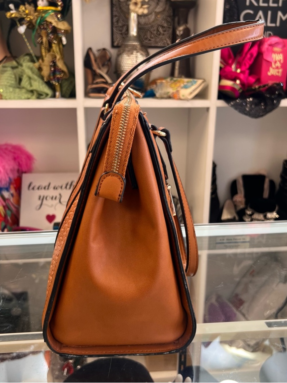 Chic Designer-Inspired Structured Tote - Picture 7 of 13